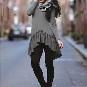 NWT Women's Long Sleeve Ruffle Hem Tunic Top Blouse